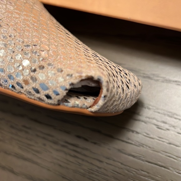 L’Amour Des Pieds Gold/Silver Snake Print: REASONABLE OFFERS ACCEPTED - Picture 4 of 6